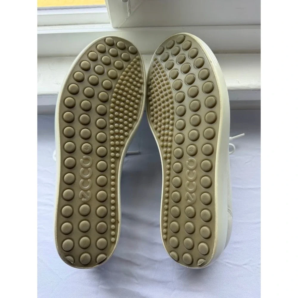 Classic ECCO Soft 7 Women's White Leather Low Top Lace Up Sneakers Size 9